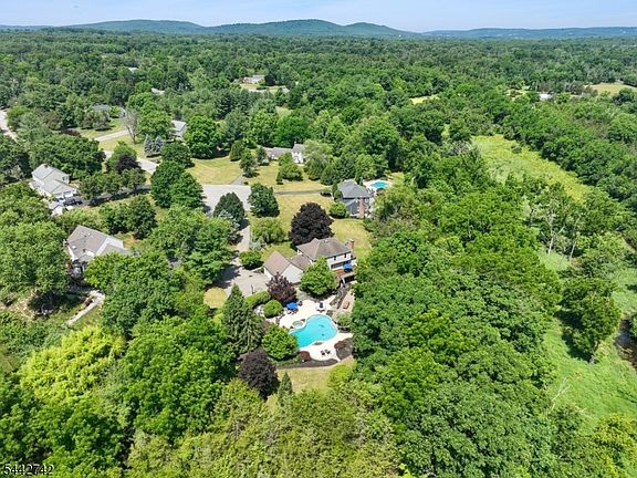 3rd image of 14 Menlo Dr