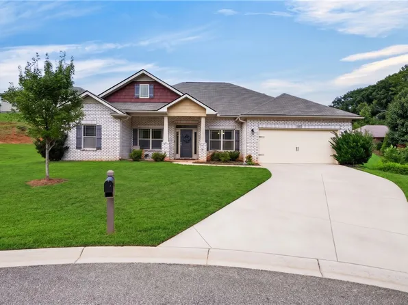 515 Dragonfly Ct, Roebuck, SC 29376