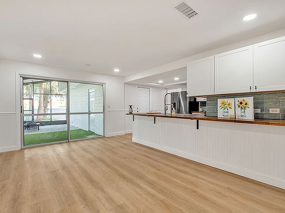 4th image of 1009 Parkwood Dr