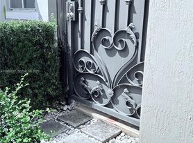 5464 SW 164th Ct, Miami, FL