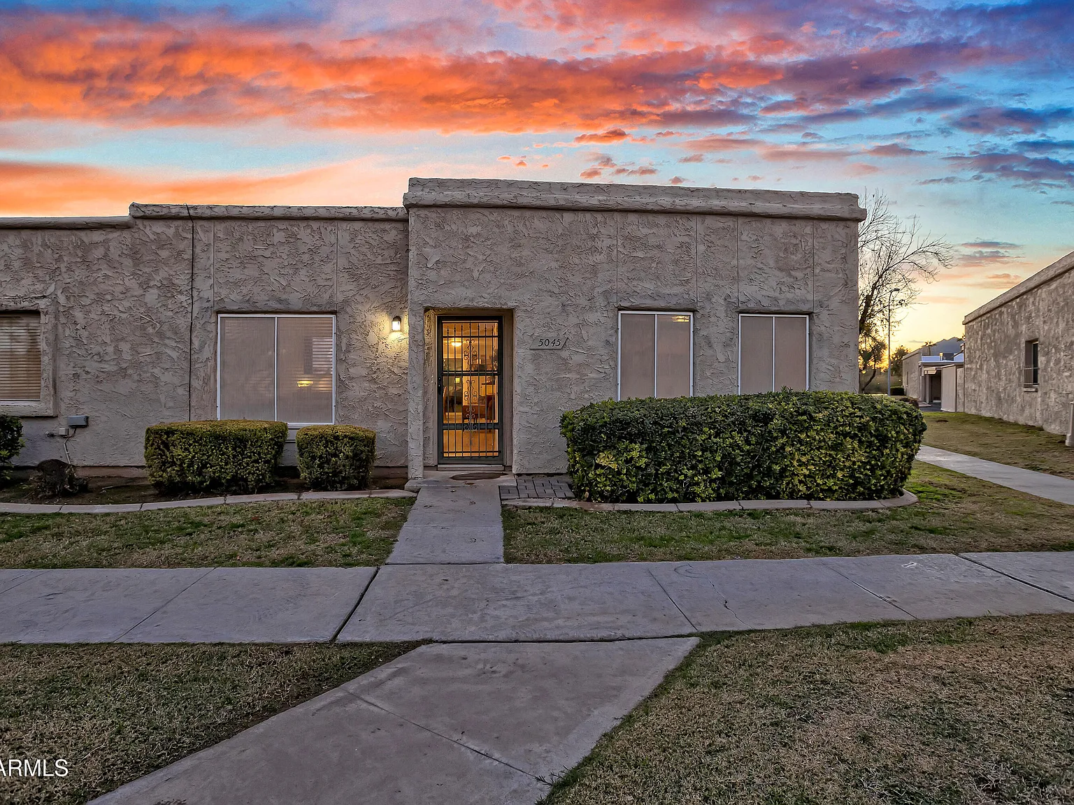 3 bed, 2.0 bath, 1440 sqft, $2,995 — Photo 2