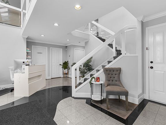 3rd image of 1170 Dolphin St