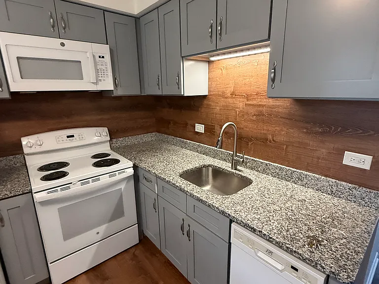 10351 Chaucer St #2S — Photo 2