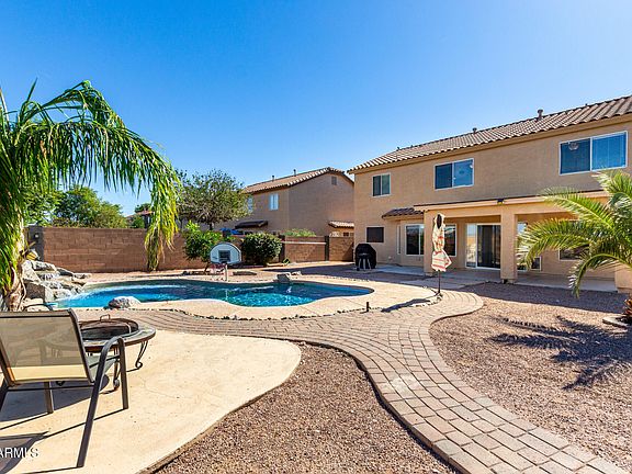 3rd image of 944 E ROSEBUD Drive