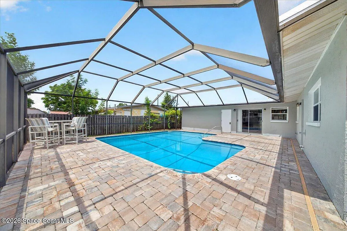 3 bed, 2.0 bath, 1573 sqft, $2,900 — Photo 1