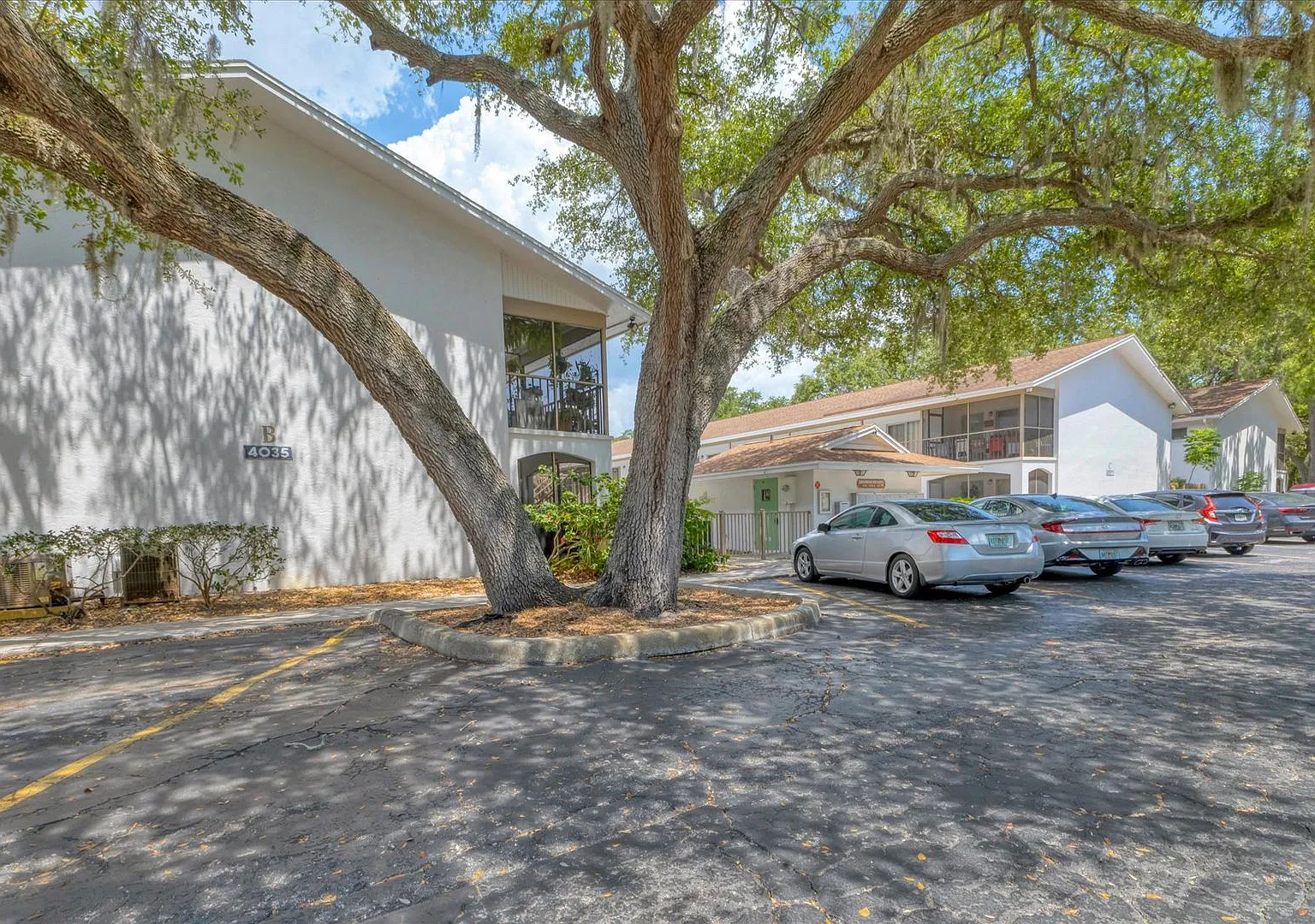 Bright 2BR/1BA Condo with Community Pool ~ First Floor — Photo 2