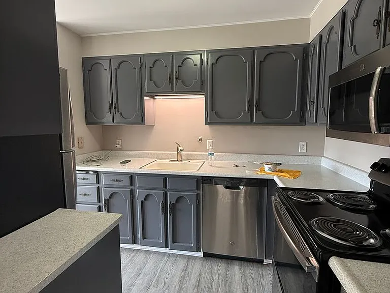 615 Ward St — Photo 3