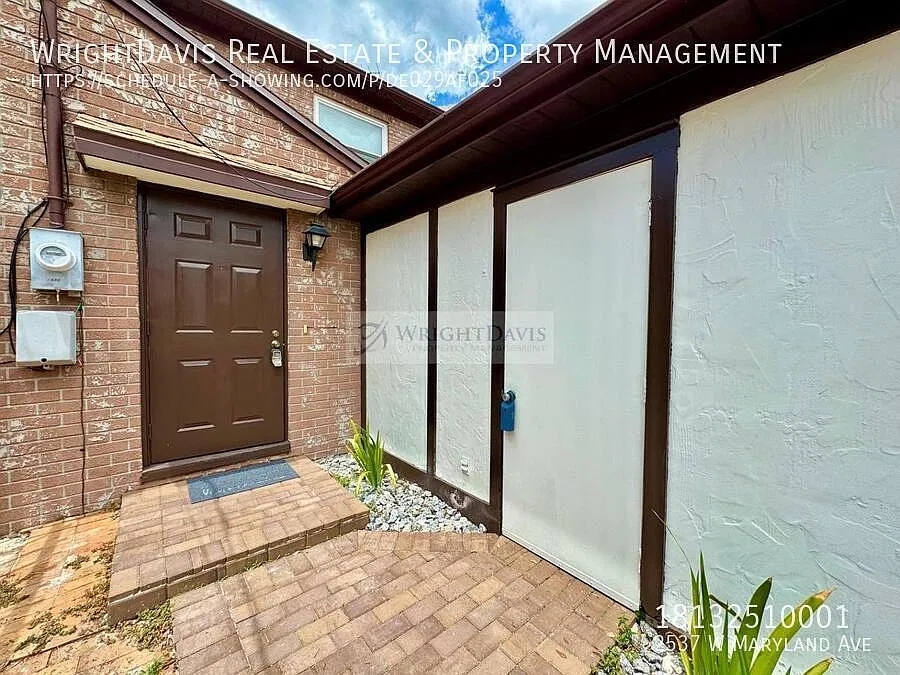 Stunning 2/2 in South Tampa! — Photo 3
