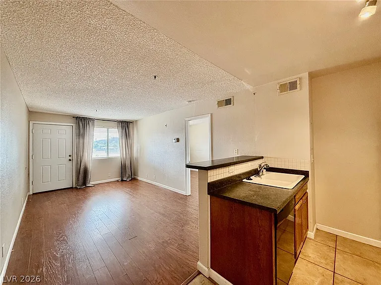 1381 E University Ave #305 — Photo 2