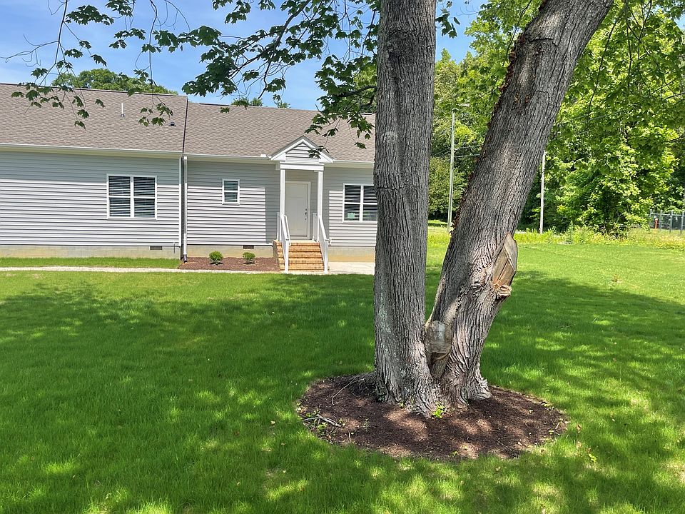 1st image of 104A Magruder Ave