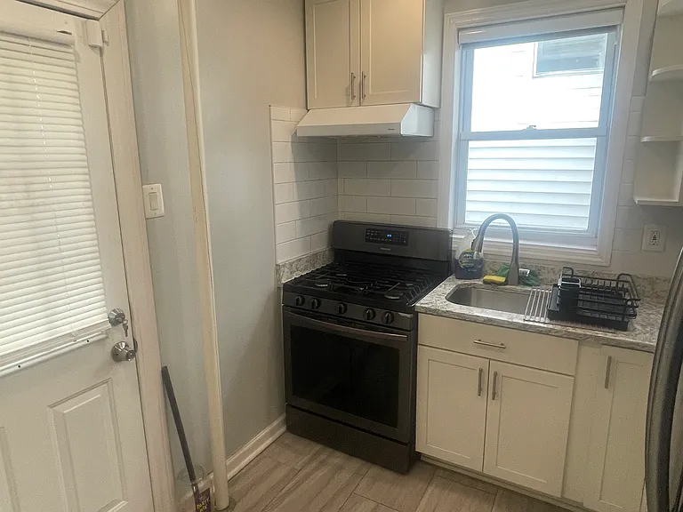 2979 Lawton Ave #1 — Photo 7