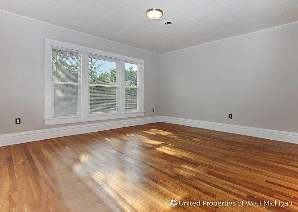 1136 Madison Ave SE #4