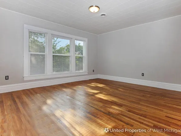 1136 Madison Ave SE APT 4, Grand Rapids, MI 49507
