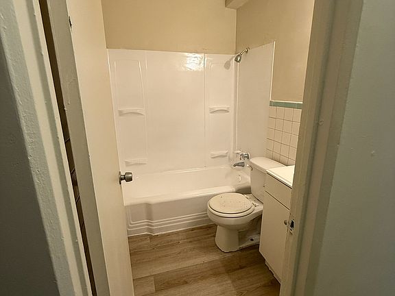 3rd image of 1592 Lansing St APT 4