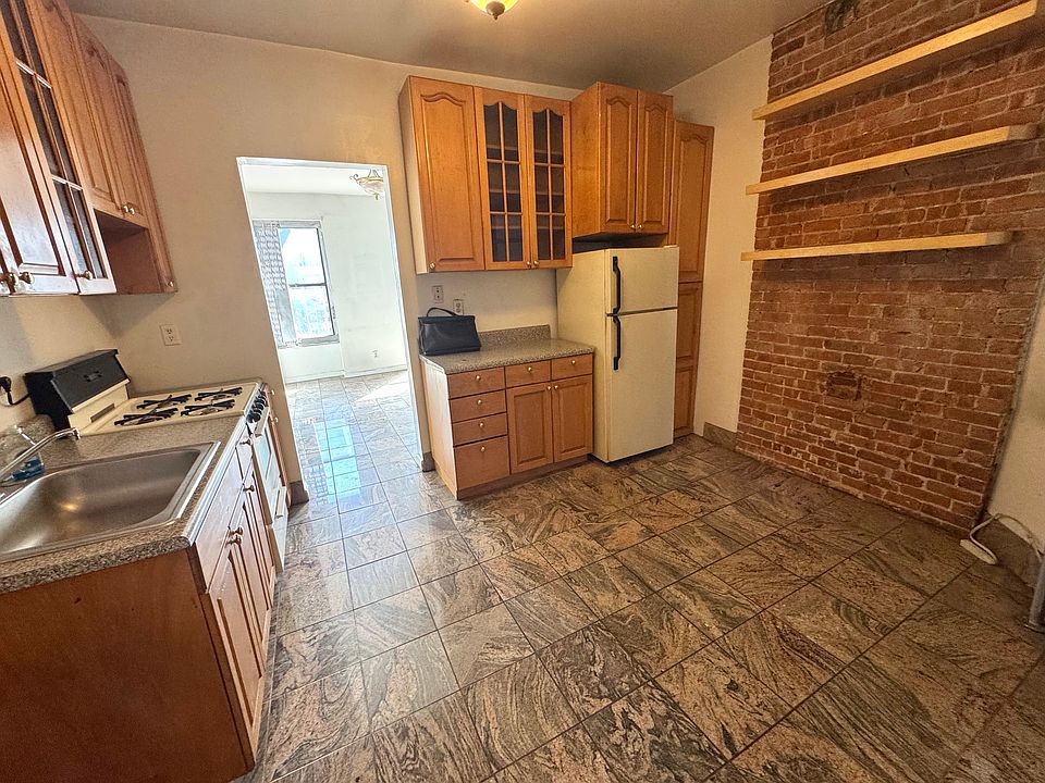 2nd image of 355 W 47th St APT 4FW