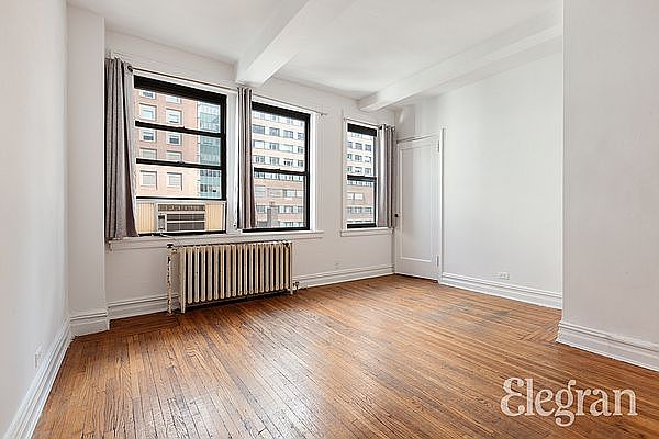 1st image of 457 W 57th St #910