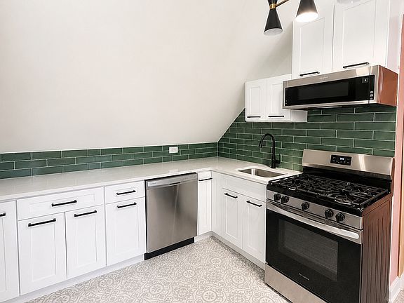 2nd image of 1703 N Washtenaw Ave #2R