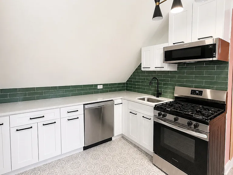 1703 N Washtenaw Ave #2R — Photo 2