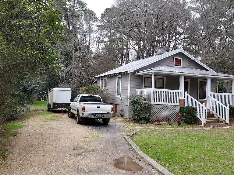220 Johnson Dr — Photo 3