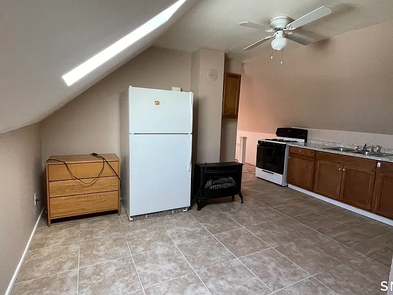 182 Beechwood Ave — Photo 2