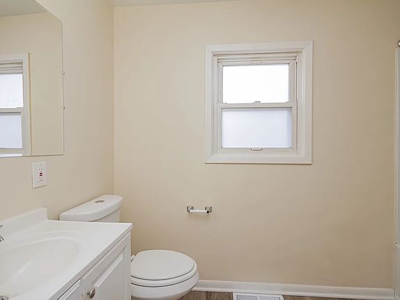 2nd image of 824 Dartmouth Ave