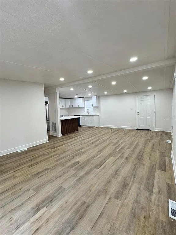 3 bed, 2.0 bath, 1352 sqft, $2,000 — Photo 3