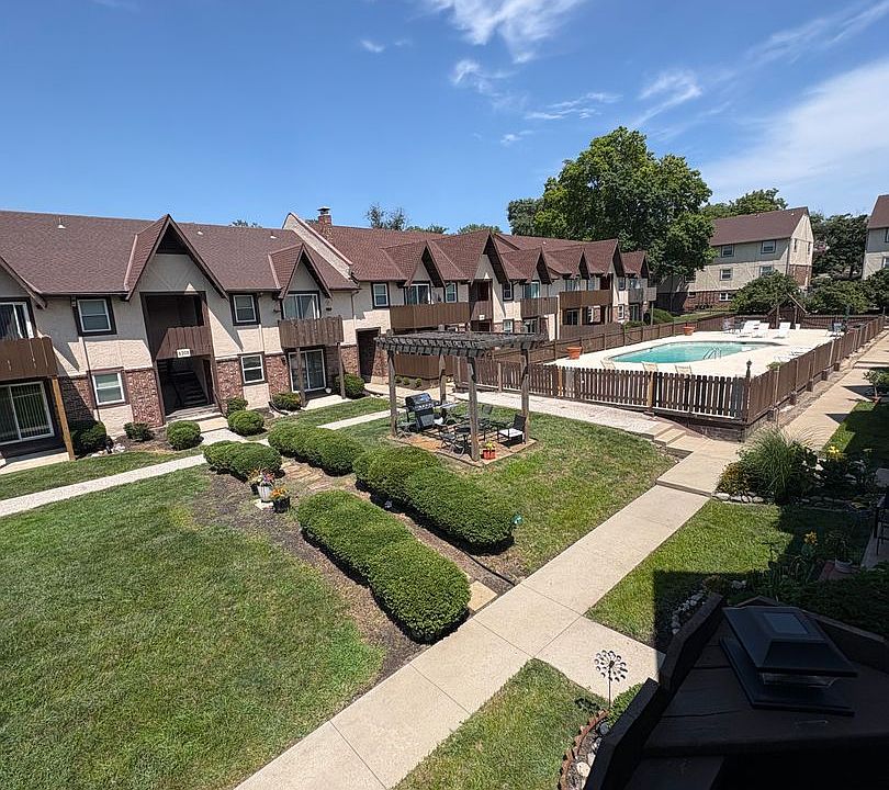 1st image of 6224 Robinson St APT 4