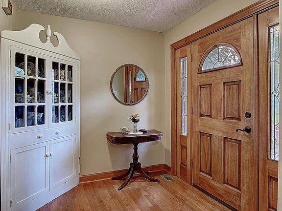 5th image of 1838 Woodhaven Dr