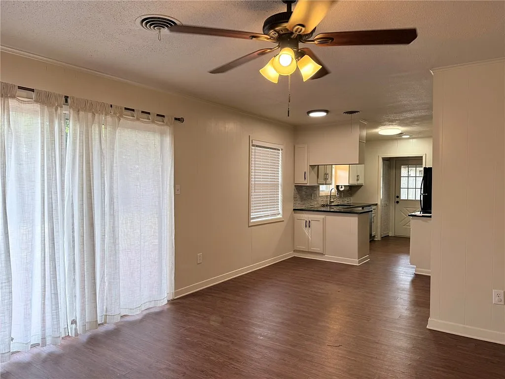 3 bed, 1440 sqft, $1,700 — Photo 3