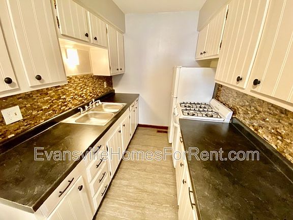 3rd image of 3000 W Maryland St APT 1C