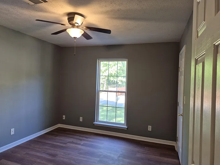 712 Michael Dr — Photo 14