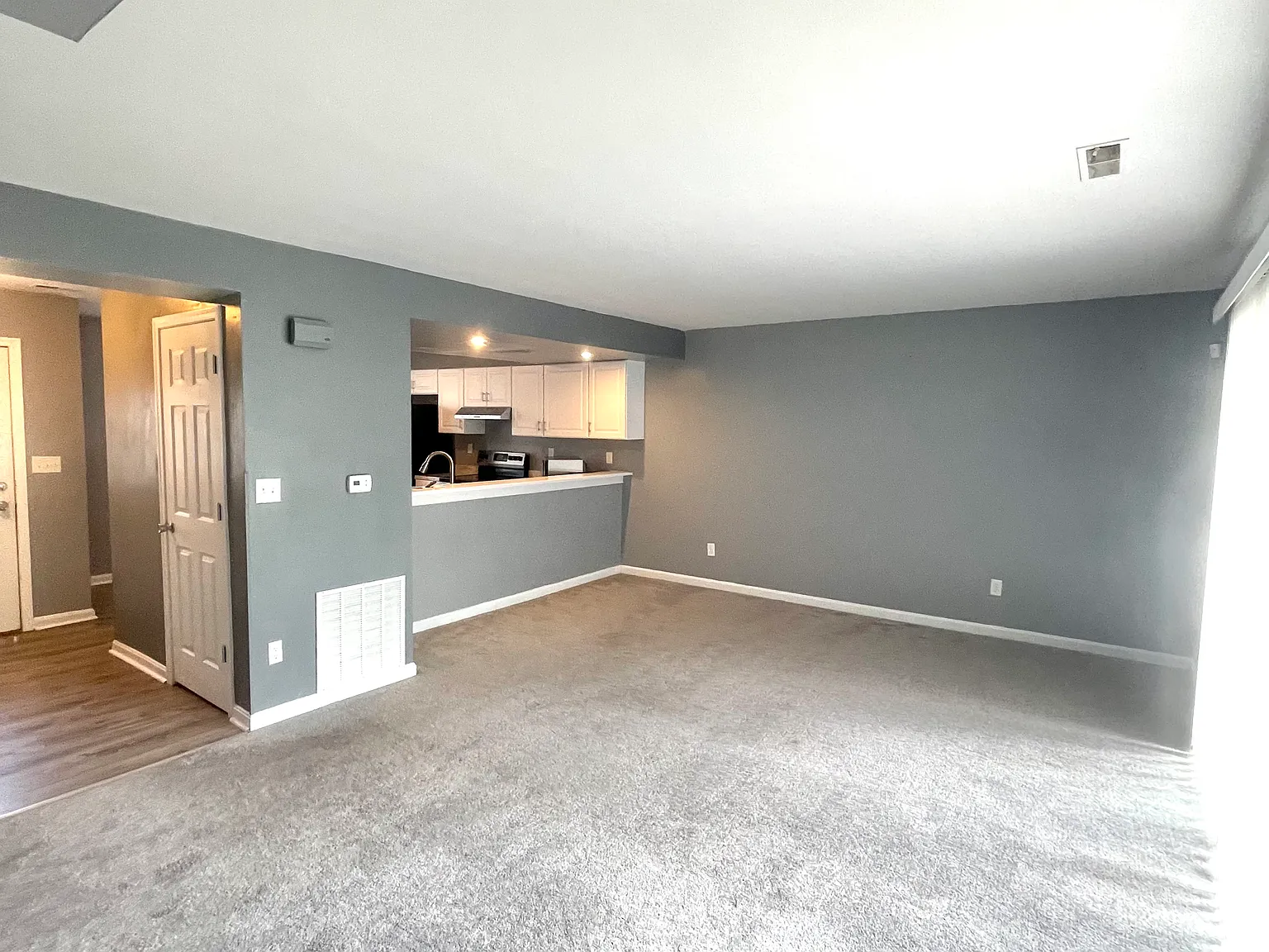 2 bed, 1.5 bath, 2019 sqft, $1,600 — Photo 2