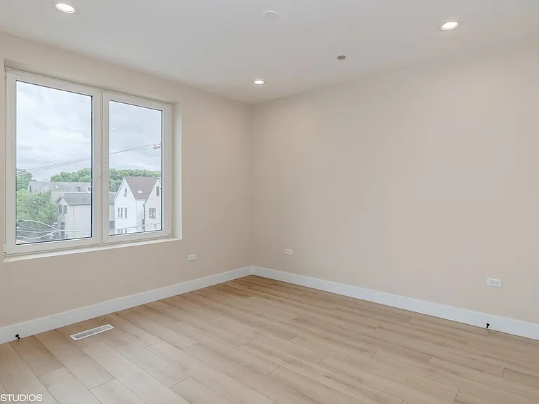 3043 W Irving Park Rd #305 — Photo 12