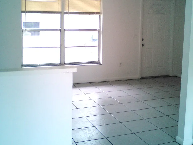 945 18th Pl #1 — Photo 4