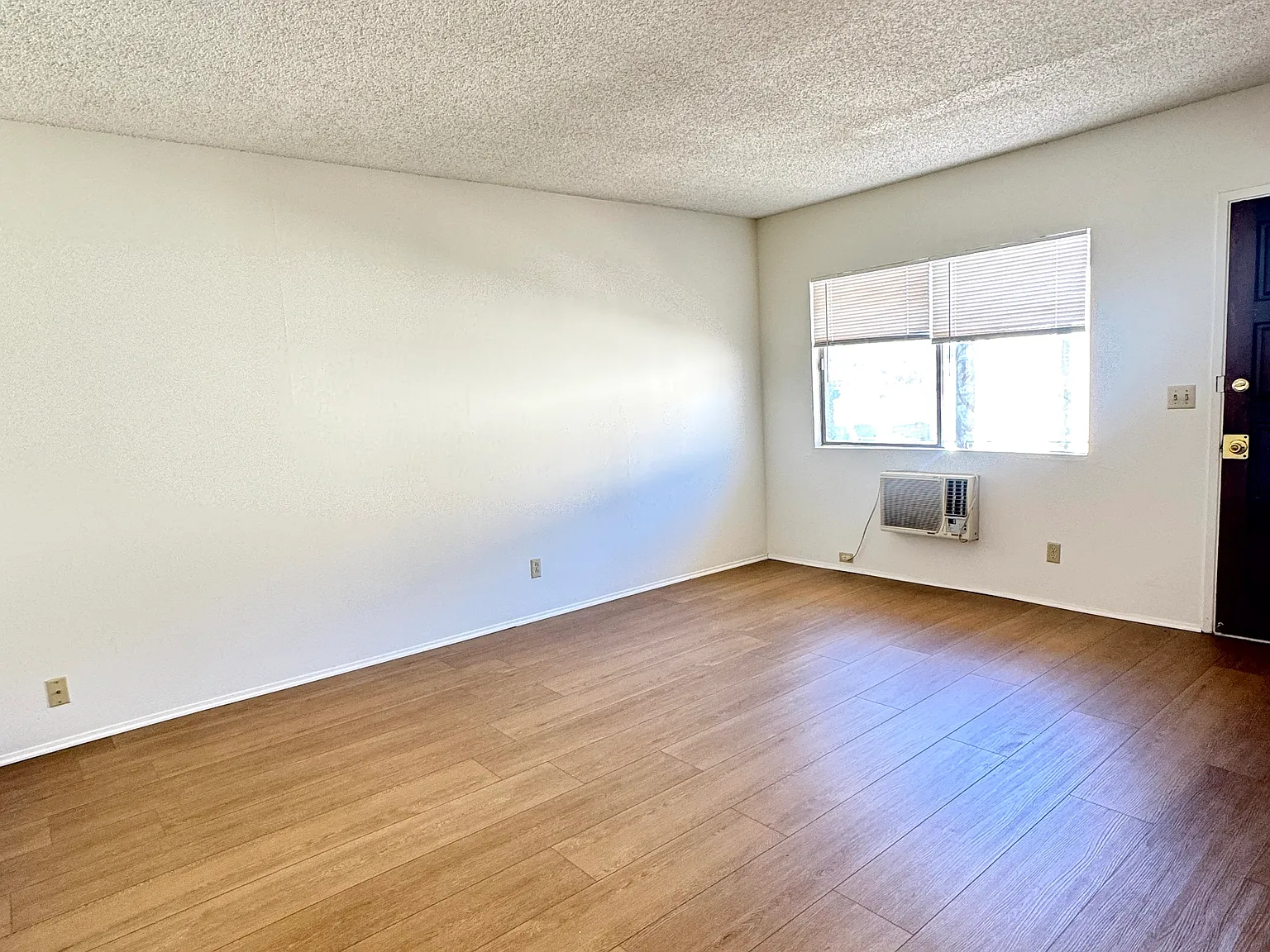 1 bed, 650 sqft, $1,750 — Photo 2