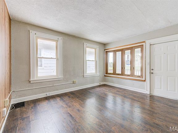 4th image of 1243 Sutter Ave