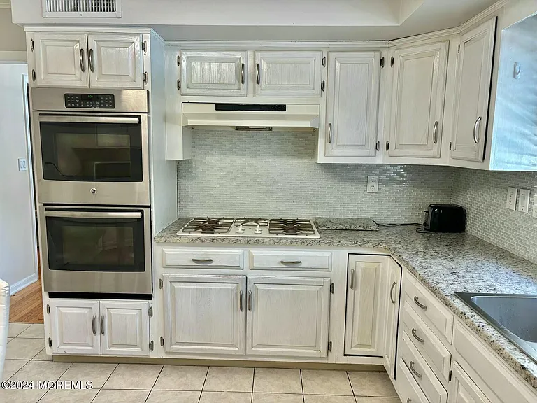 311 Roosevelt Ave — Photo 10