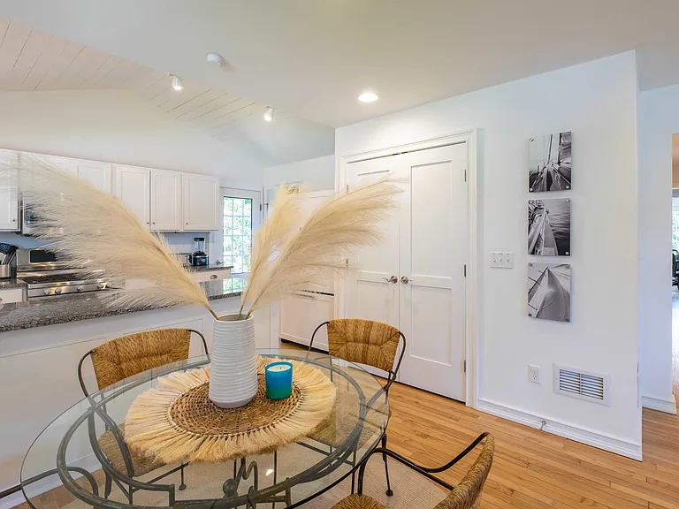 241 Pantigo Rd — Photo 14