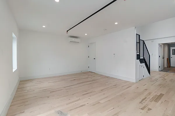 Rented by Capri Jet Realty Corp | media 5