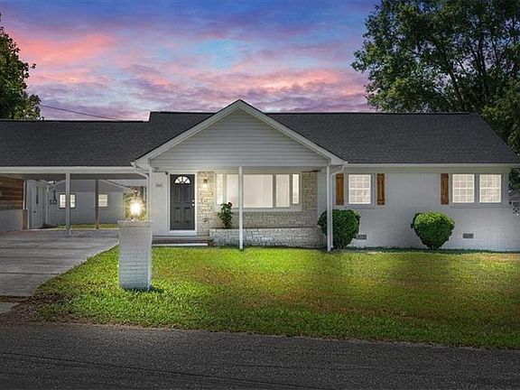 2nd image of 300 Willowbrook Dr
