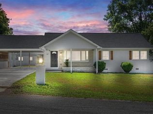 300 Willowbrook Dr, Thomasville, NC 27360