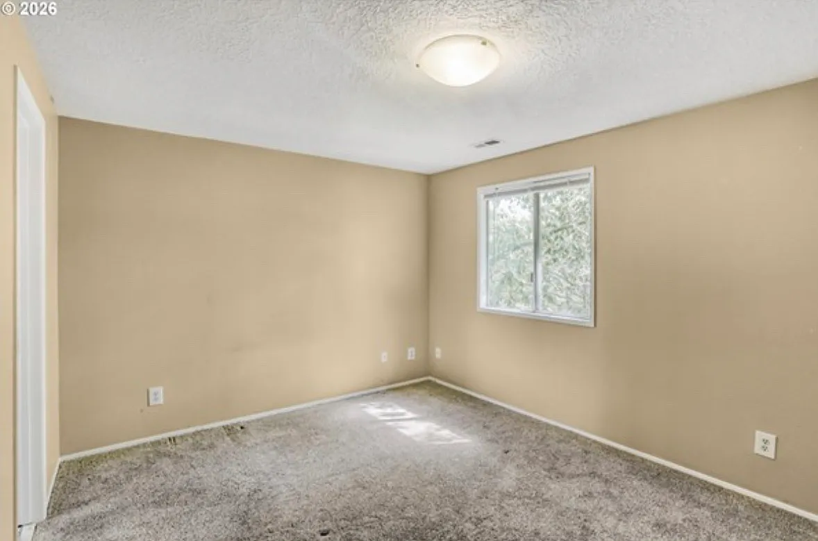 3 bed, 1.5 bath, 1500 sqft, $985 — Photo 1