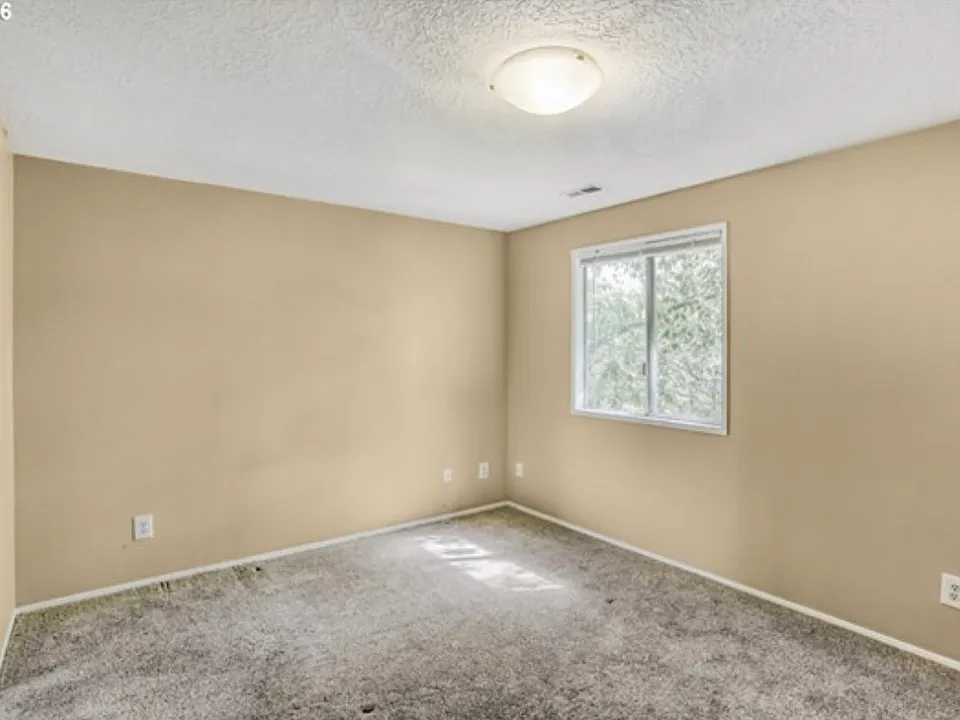 1610 NE 235th Ave