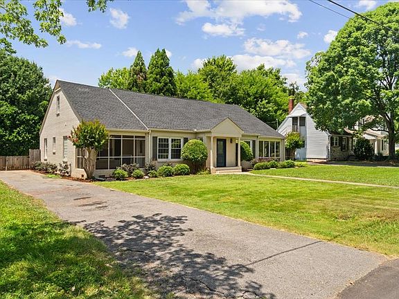 4th image of 606 Valley Dr