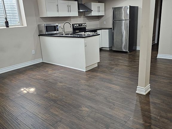 5th image of 381 Baylis Ct #Basement