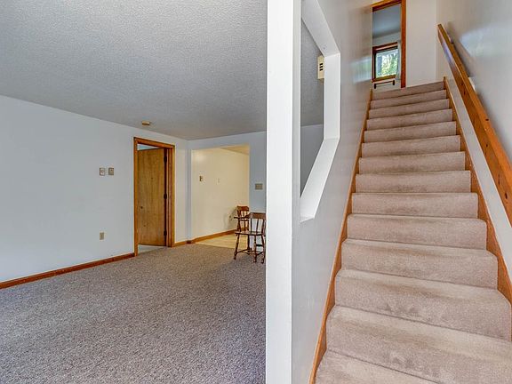 3rd image of 132 Smith Ave