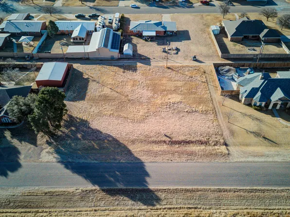 805 19th St, Seagraves, TX 79359