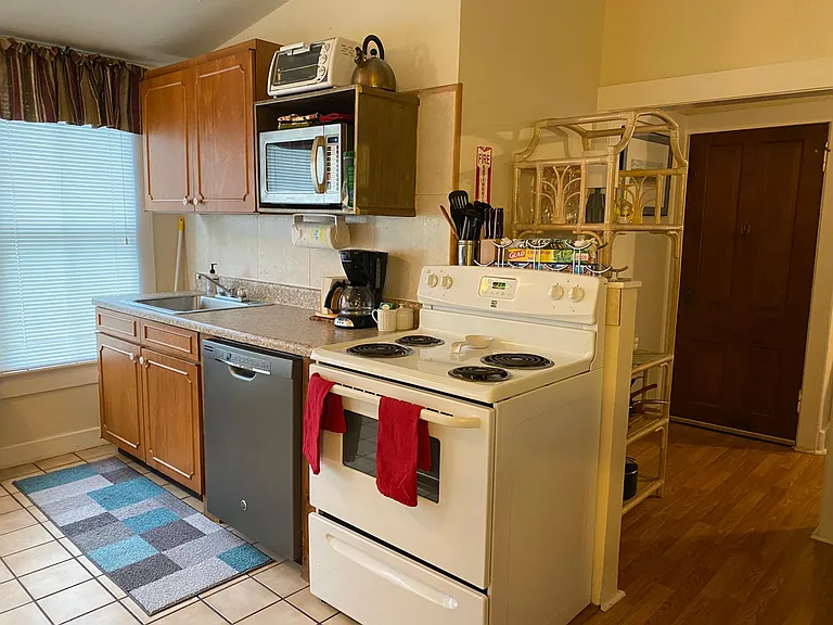 422A W New York Ave — Photo 8