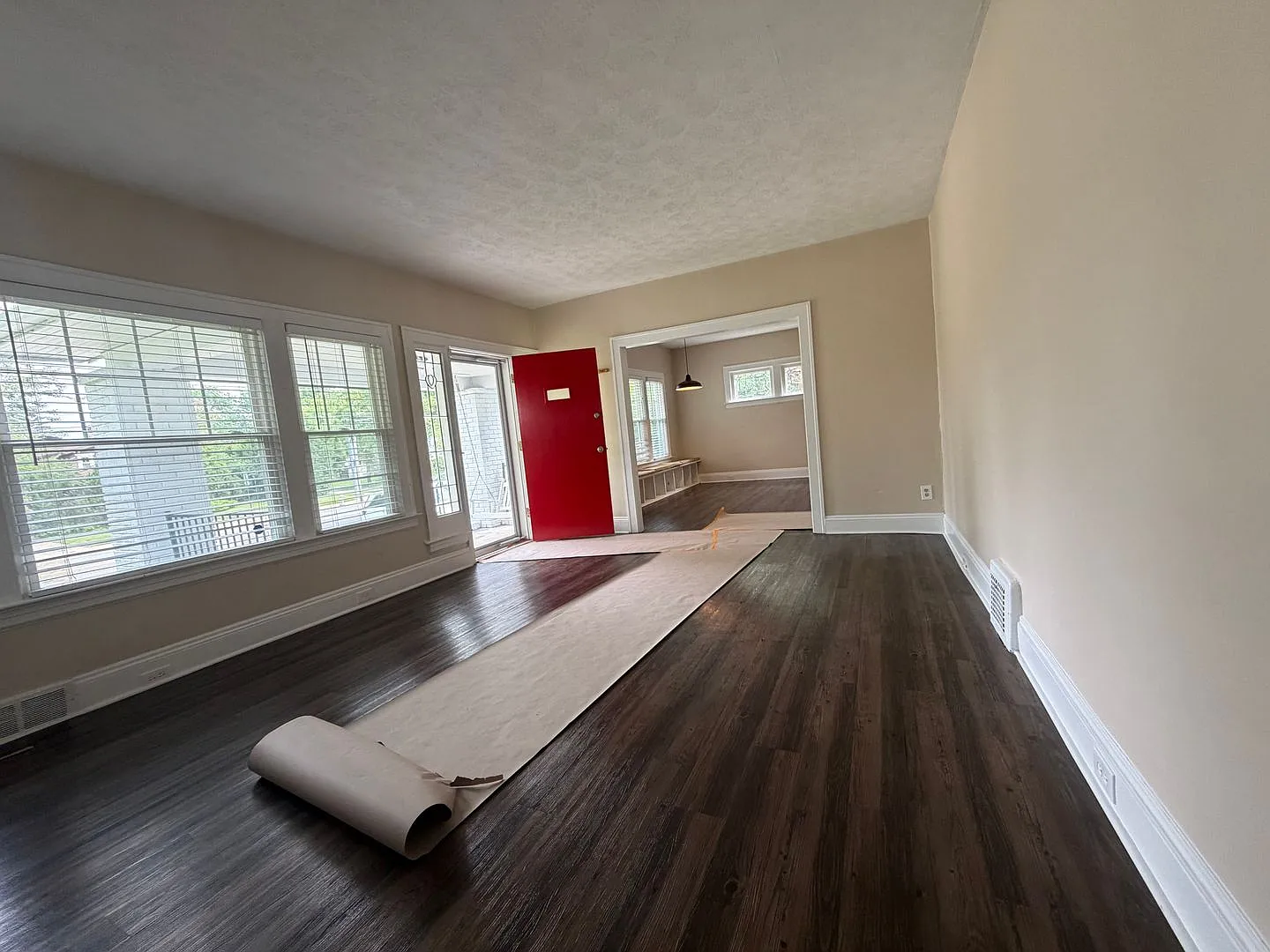 Charming 5 Bedroom 13048 Cedar — Photo 3