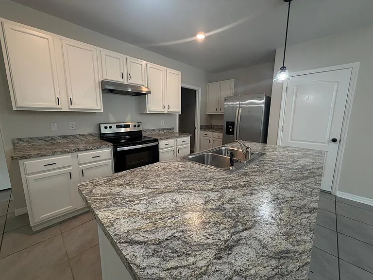 225 Gina Ln — Photo 6
